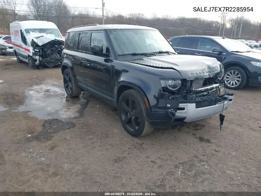 SALEJ7EX7R2285954 — 2024 LAND ROVER Defender photo 2
