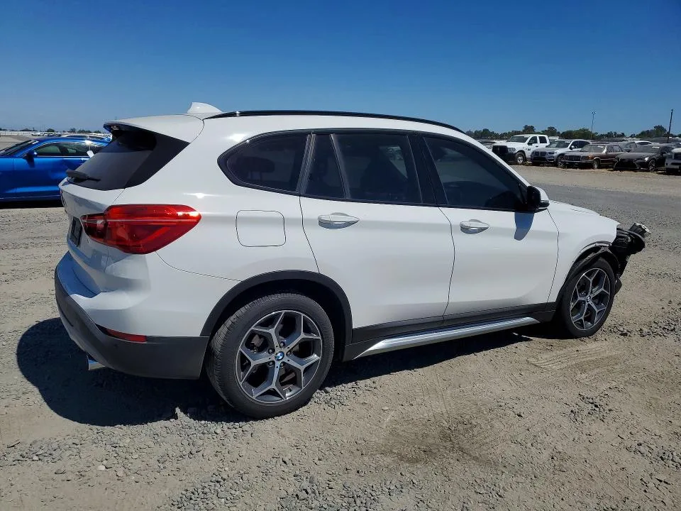 WBXHU7C3XH5H37779 — 2017 BMW X1 photo 3