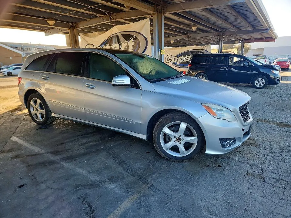 4JGCB6FE3BA113334 — 2011 MERCEDES-BENZ R photo 4