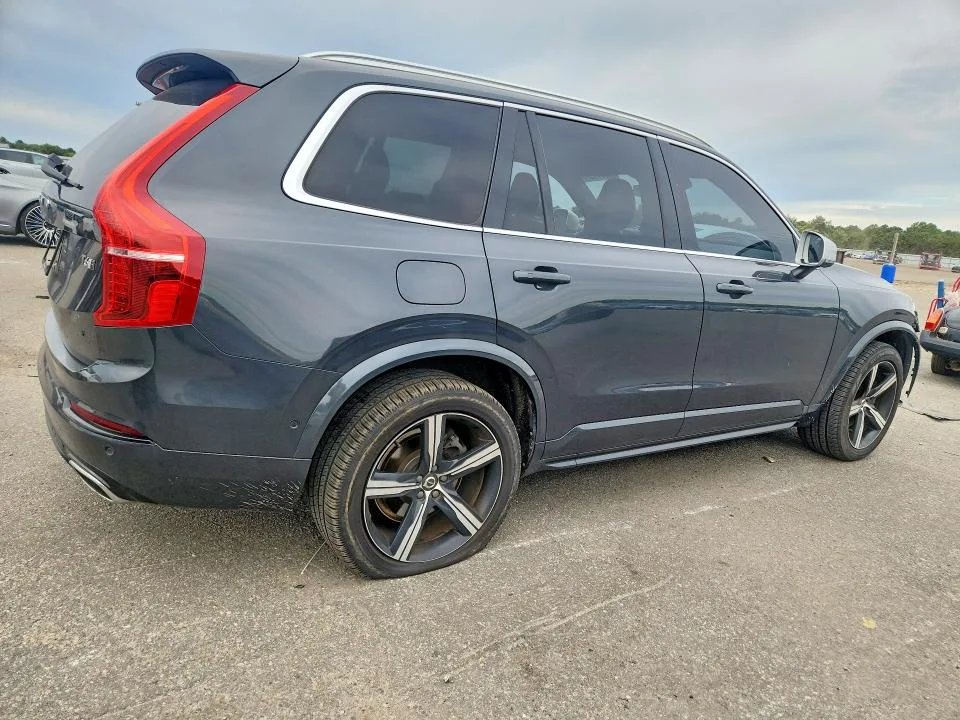 YV4A22PMXJ1205692 — 2018 VOLVO XC90 photo 3