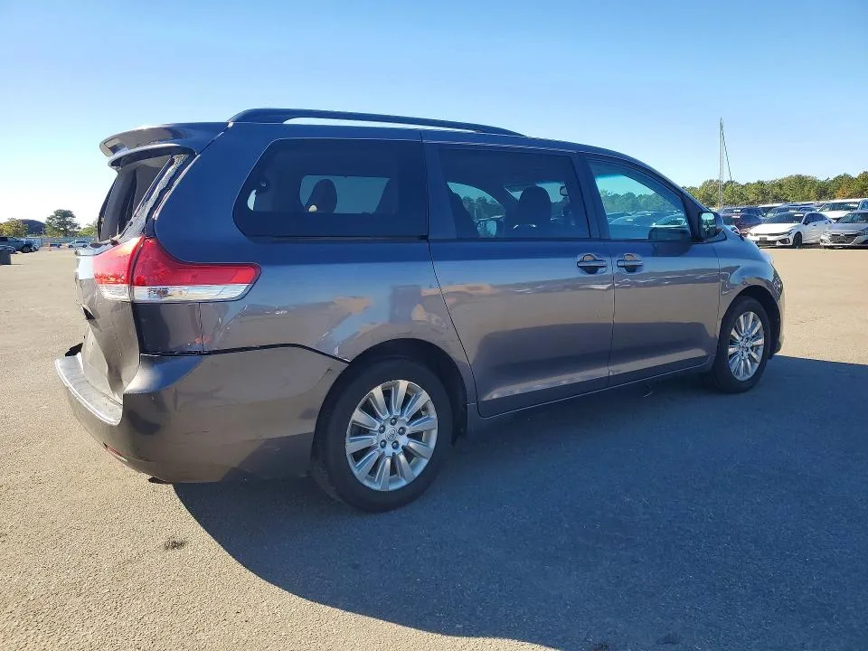 5TDJK3DC4CS036389 — 2012 TOYOTA SIENNA photo 3