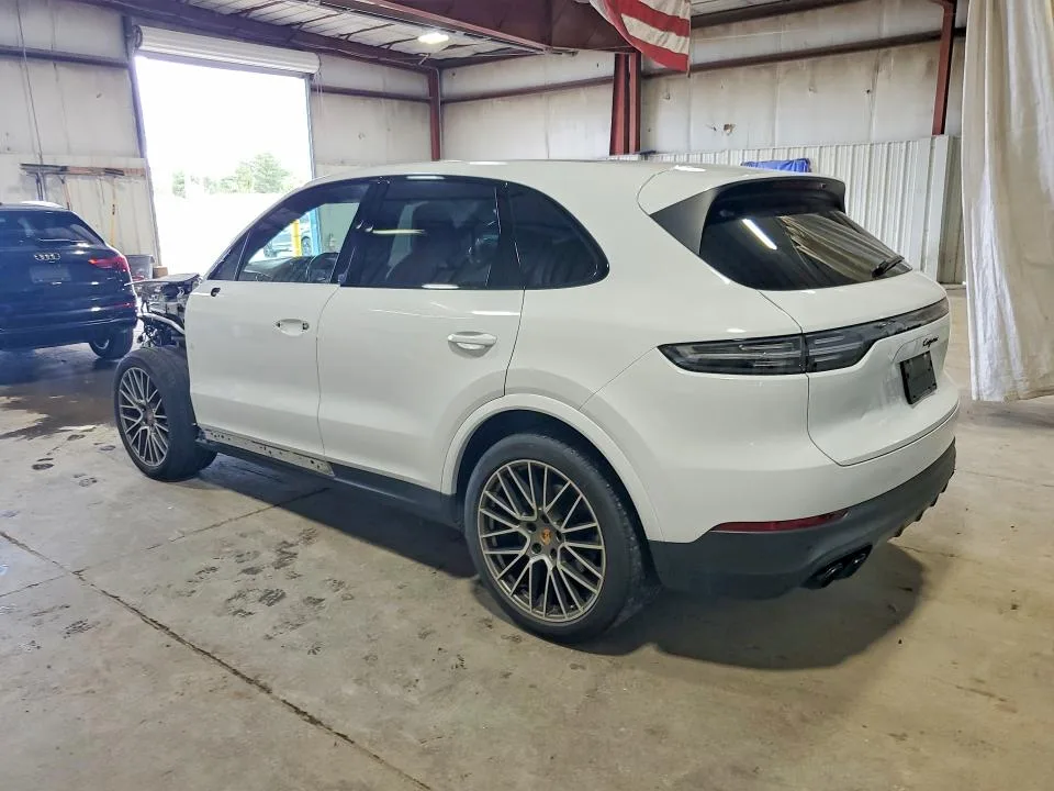 WP1AA2AY2PDA00147 — 2023 PORSCHE CAYENNE photo 2