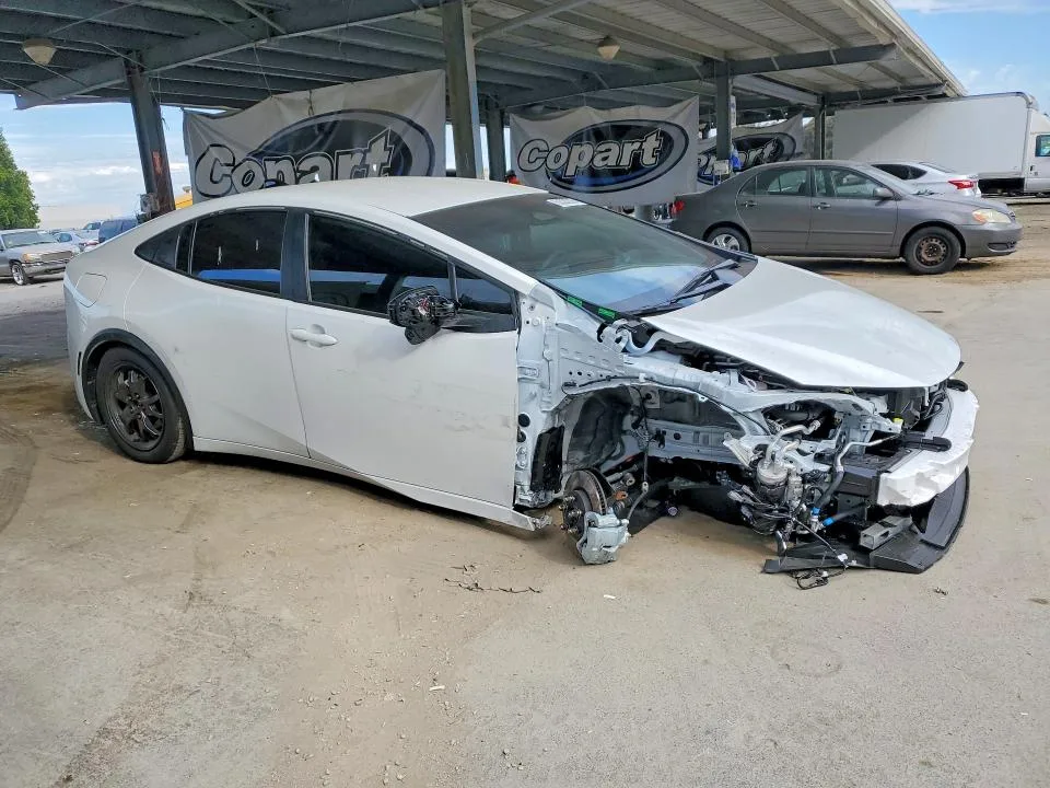 JTDACACU7T3074776 — 2026 TOYOTA PRIUS PLUG-IN HYBRID photo 4