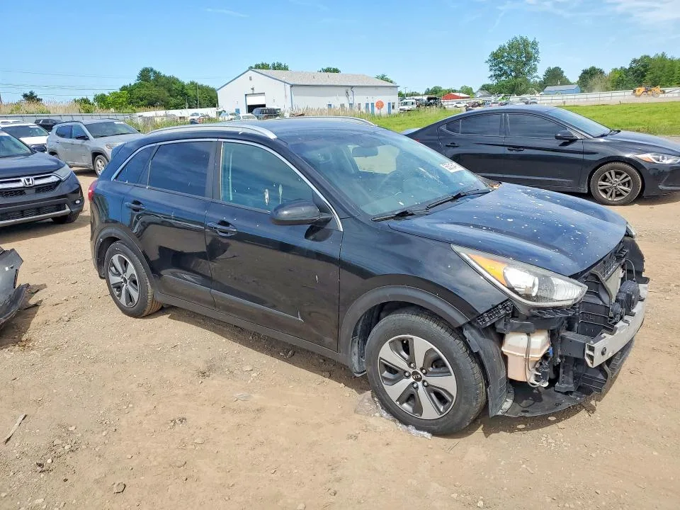 KNDCB3LC5H5055346 — 2017 KIA NIRO photo 4