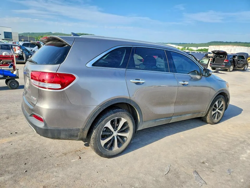 5XYPH4A15JG408785 — 2018 KIA SORENTO photo 3