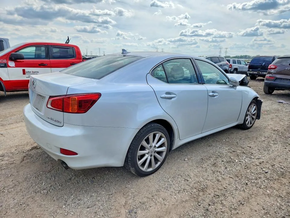 JTHCF5C29A5042174 — 2010 LEXUS IS photo 3