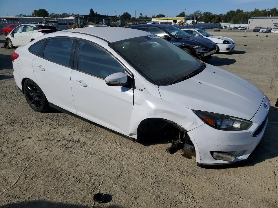 1FADP3F23GL399461 — 2016 FORD FOCUS photo 4