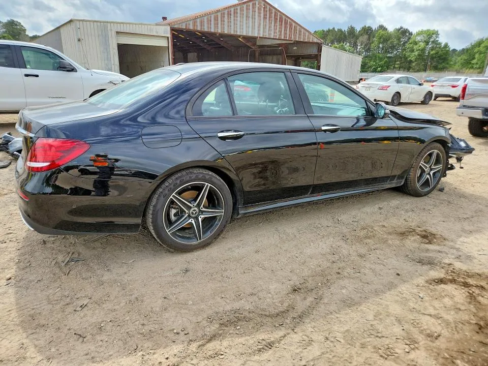 WDDZF4JB1JA339302 — 2018 MERCEDES-BENZ E photo 3