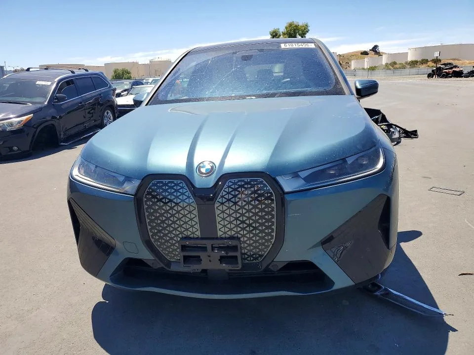 WB523CF04SCT07743 — 2025 BMW IX photo 5