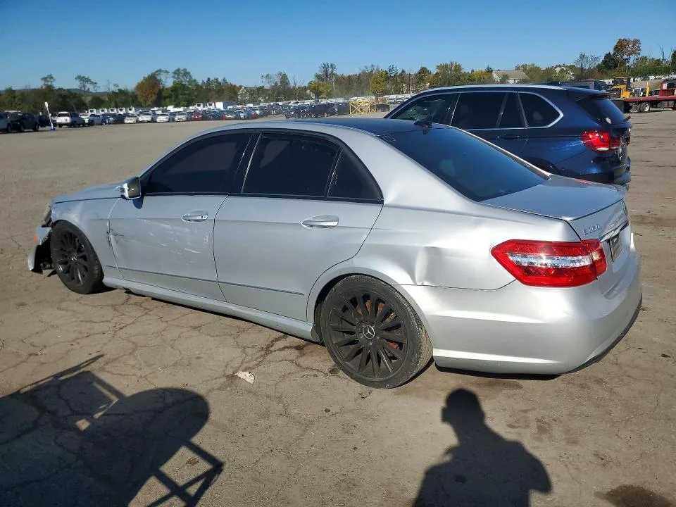 WDDHF8HB6BA501676 — 2011 MERCEDES-BENZ E photo 2