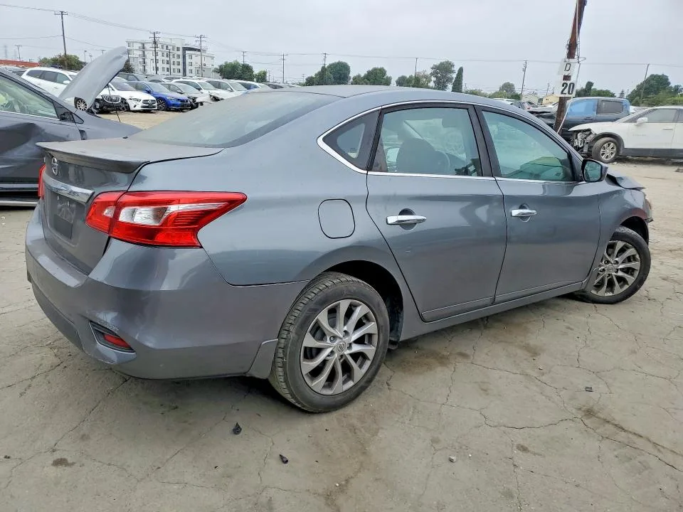 3N1AB7AP6JY230509 — 2018 NISSAN SENTRA photo 3