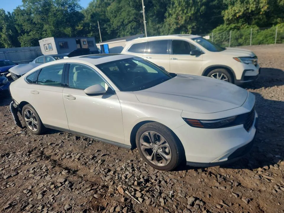 1HGCY1F37RA092214 — 2024 HONDA ACCORD photo 4