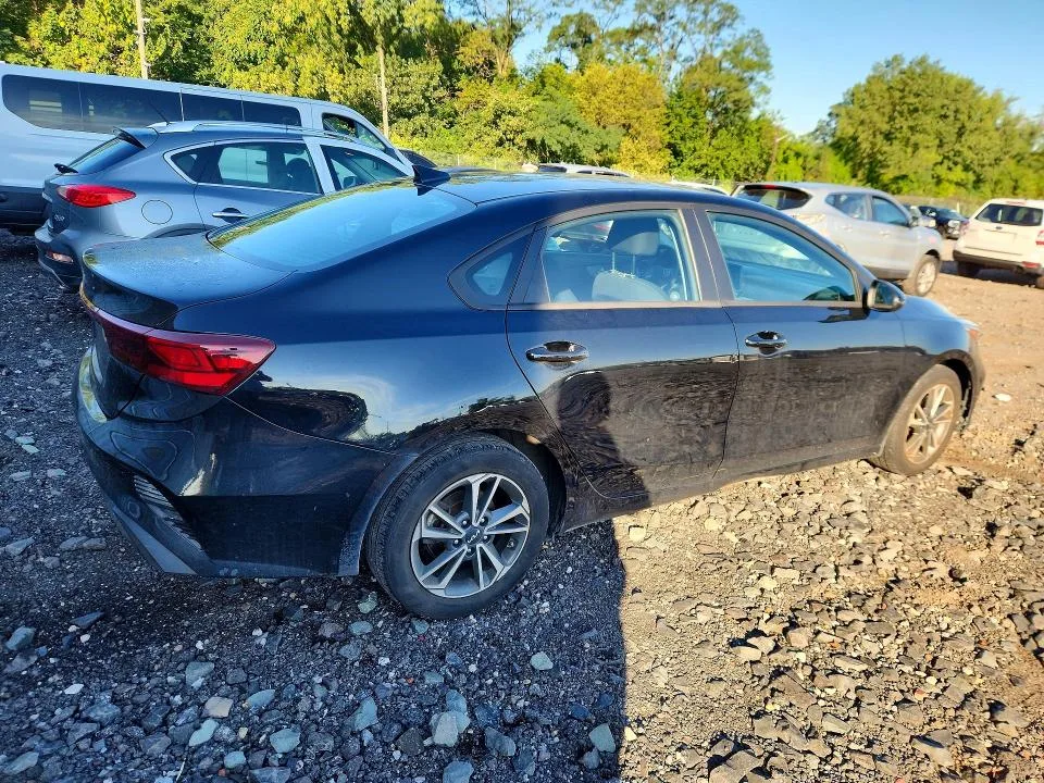 3KPF24AD6PE673048 — 2023 KIA FORTE photo 3