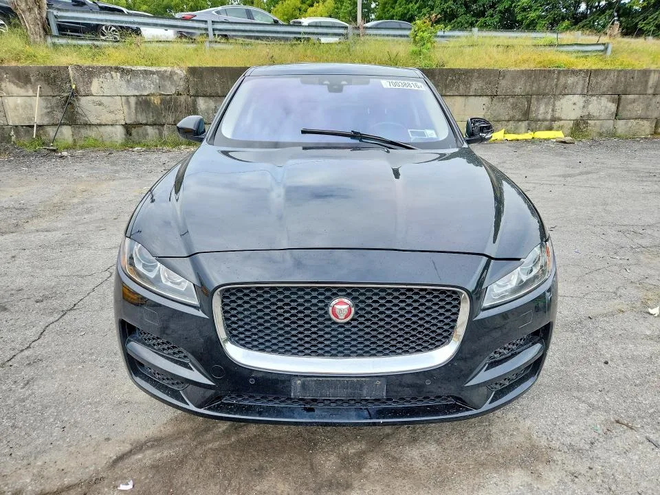 SADCK2GX5KA392688 — 2019 JAGUAR F-PACE photo 5