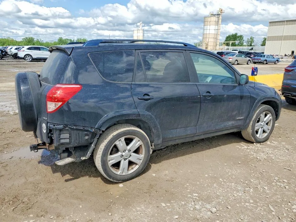 JTMBD32V476037728 — 2007 TOYOTA RAV4 photo 3