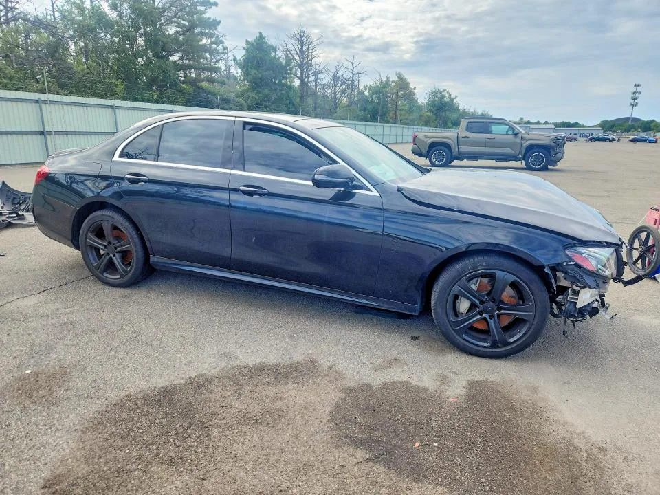 WDDZF4KB6HA116584 — 2017 MERCEDES-BENZ E photo 4