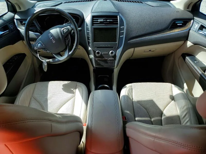 5LMCJ3D97HUL11619 — 2017 LINCOLN MKC photo 8