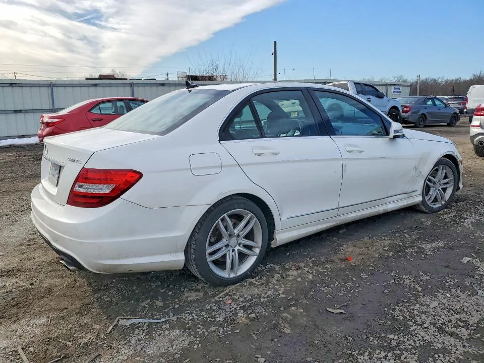 WDDGF8AB8ER317061 — 2014 MERCEDES-BENZ C photo 3