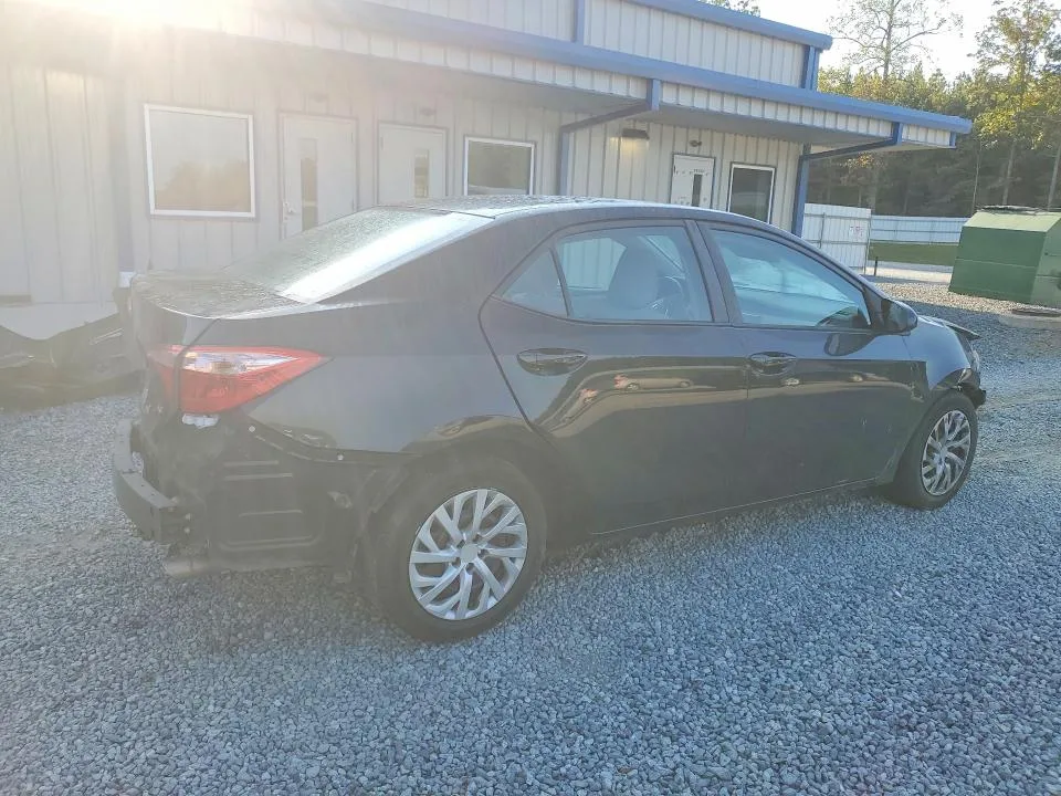 2T1BURHE5JC109675 — 2018 TOYOTA COROLLA photo 3