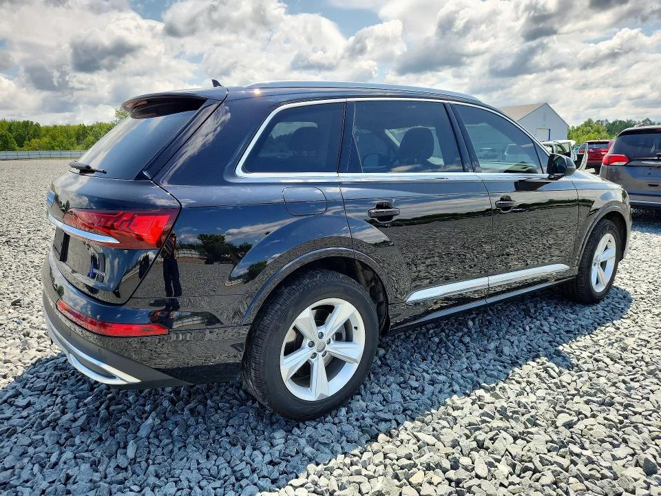 WA1AXAF73LD001029 — 2020 AUDI Q7 photo 3