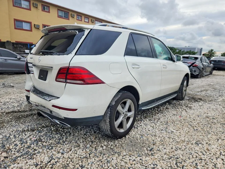 4JGDA5JB6JB031699 — 2018 MERCEDES-BENZ GLE photo 3
