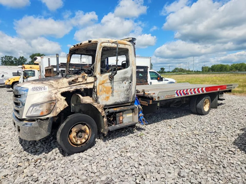 5PVNE8JP8F4S51142 — 2015 HINO 258/268