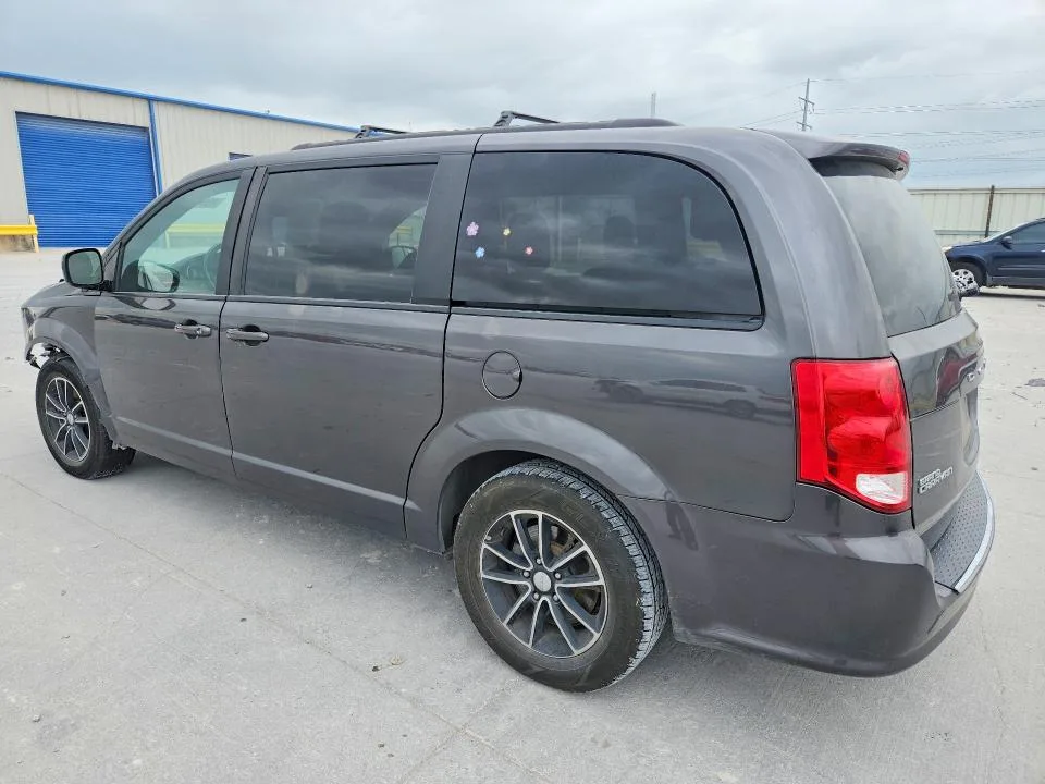 2C4RDGEG9JR282401 — 2018 DODGE GRAND CARAVAN photo 2
