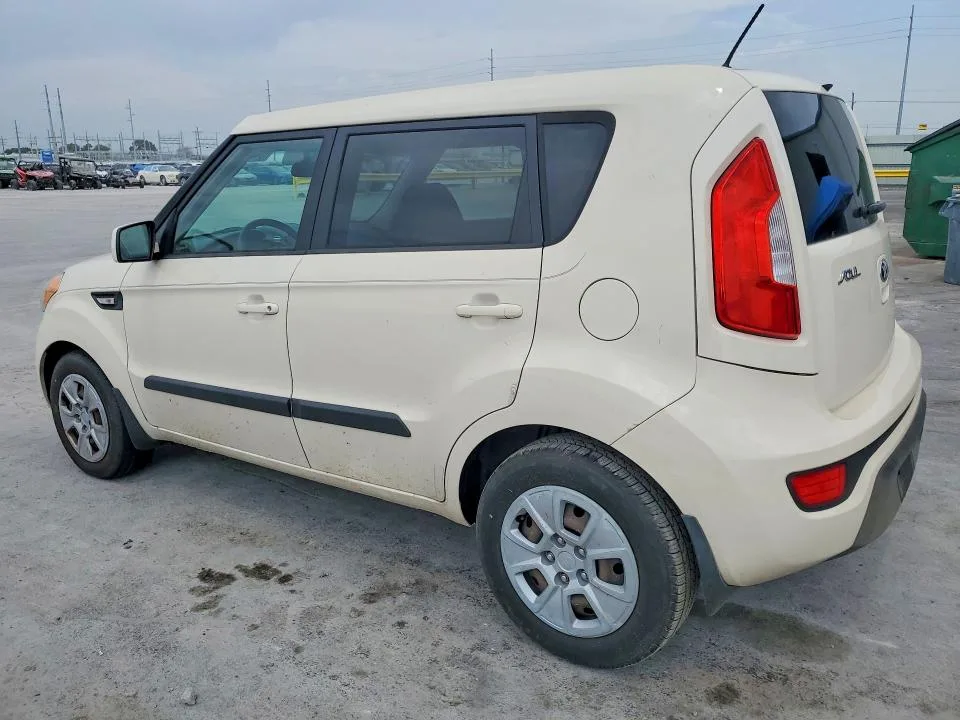 KNDJT2A57D7768069 — 2013 KIA SOUL photo 2
