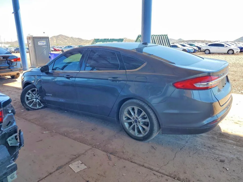 3FA6P0LUXHR280080 — 2017 FORD FUSION photo 2