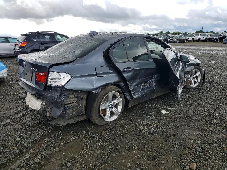 WBA3B1C55EK133267 — 2014 BMW 320 photo 3