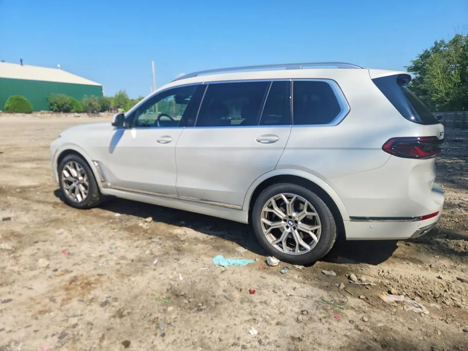 5UX23EM09S9Y85156 — 2025 BMW X7 photo 2