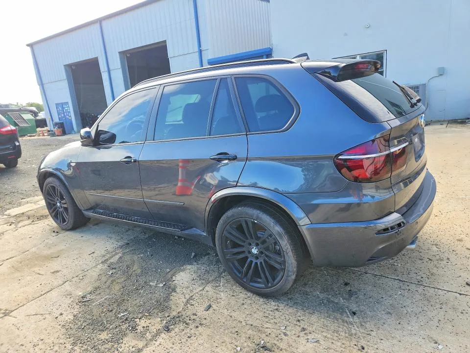 5UXZV4C59BL739360 — 2011 BMW X5 photo 2