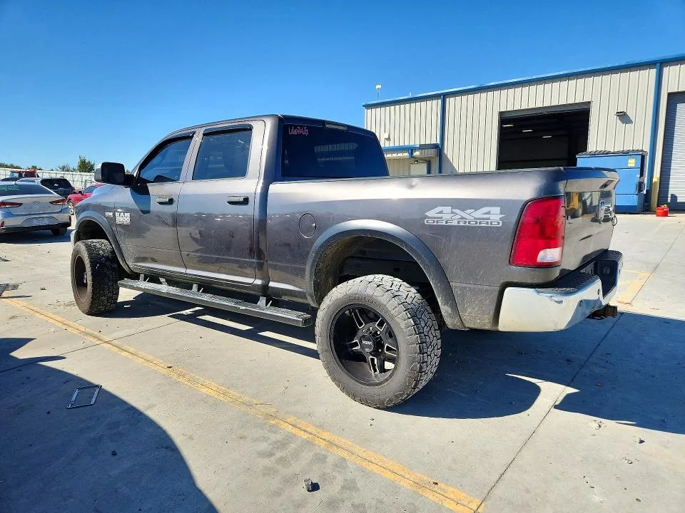 3C6UR5CJ3HG684887 — 2017 RAM 2500 photo 2