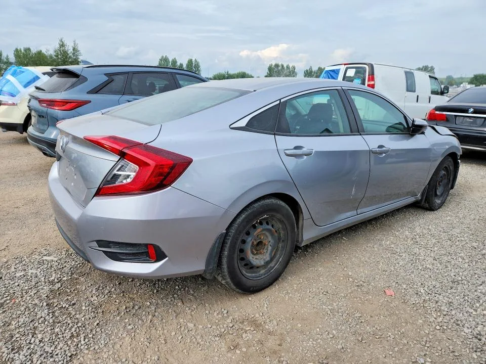 2HGFC2F51JH043681 — 2018 HONDA CIVIC photo 3