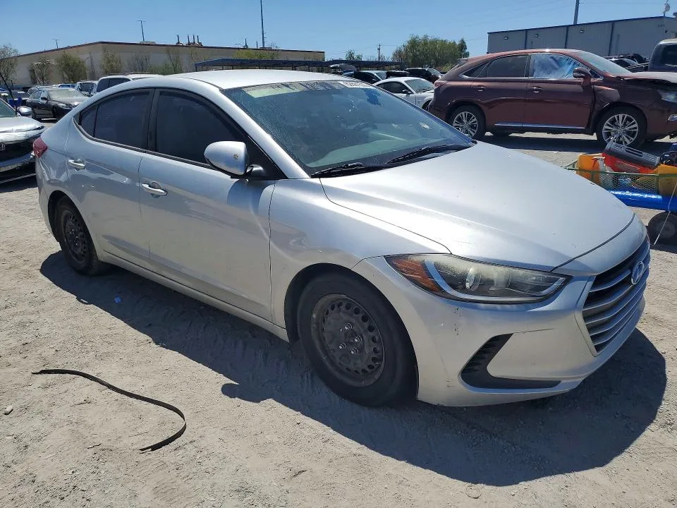 5NPD74LF7JH385372 — 2018 HYUNDAI ELANTRA photo 4