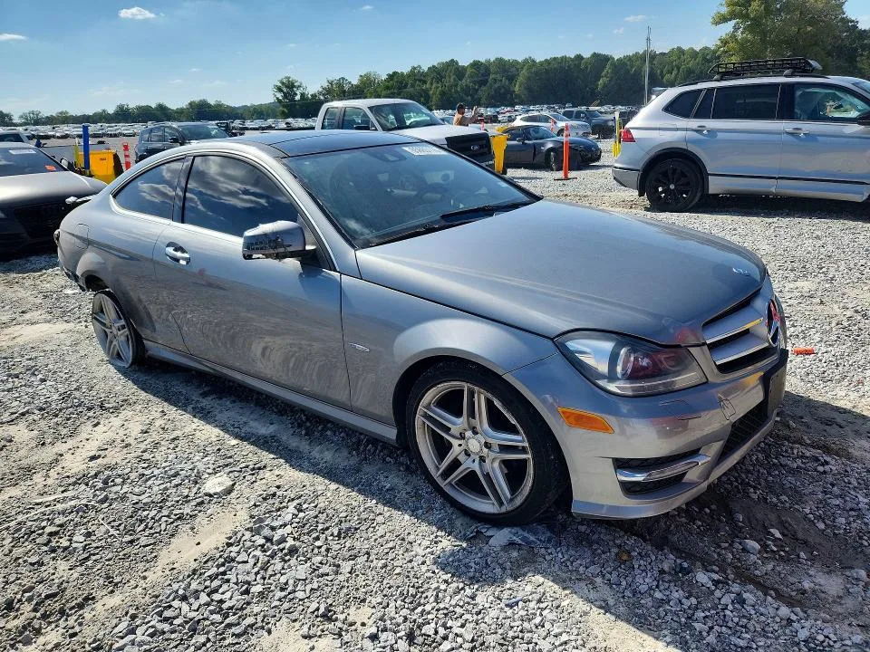 WDDGJ4HB0CF775169 — 2012 MERCEDES-BENZ C photo 4