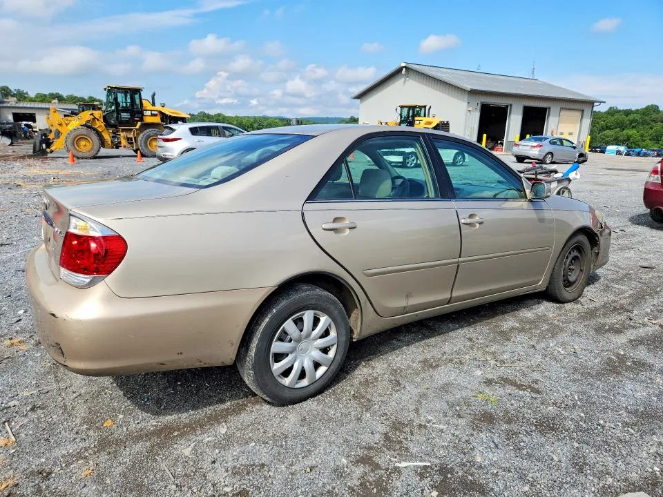 4T1BE32K05U062696 — 2005 TOYOTA CAMRY photo 3
