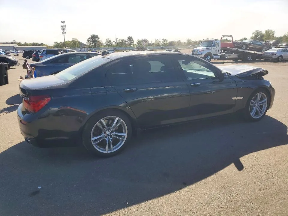 WBAYF8C57DDE59239 — 2013 BMW 750 photo 3