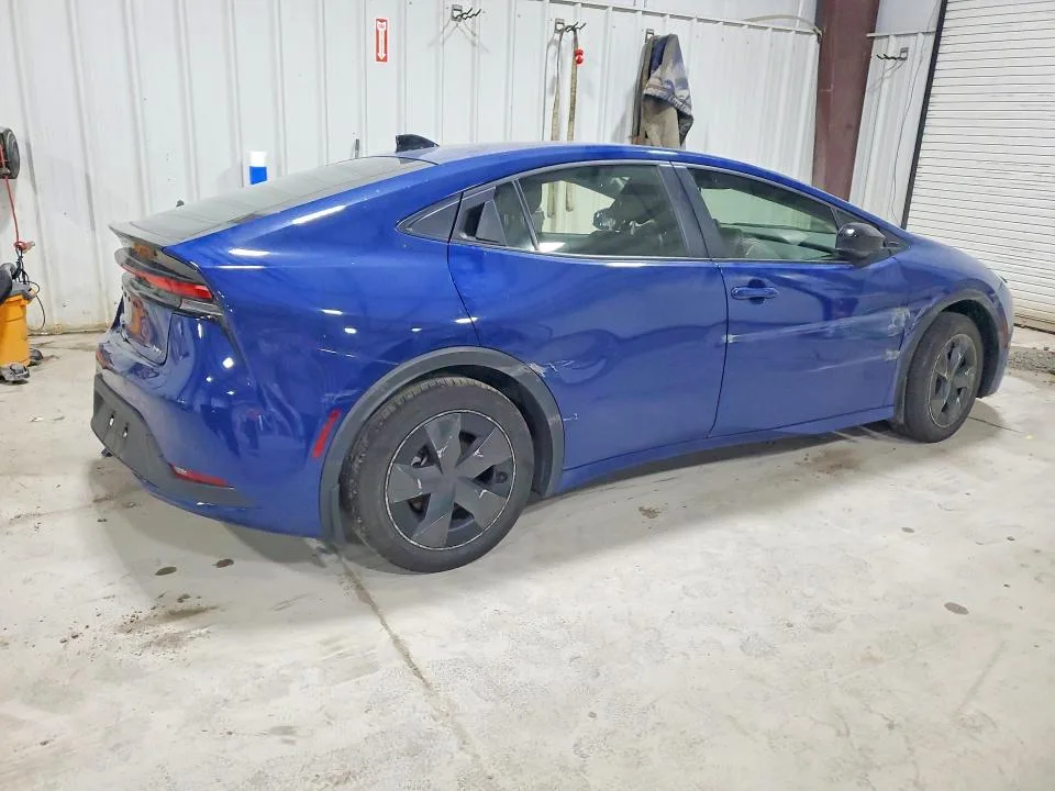 JTDACAAU5T3067764 — 2026 TOYOTA PRIUS photo 3