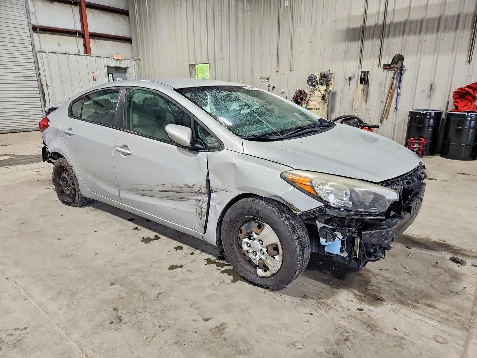 KNAFK4A68F5407359 — 2015 KIA FORTE photo 4