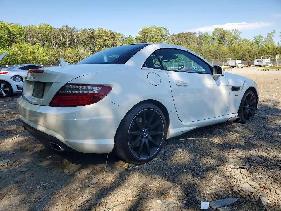 WDDPK4HA3FF109903 — 2015 MERCEDES-BENZ SLK photo 3