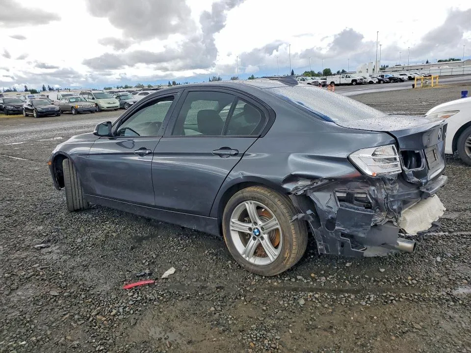 WBA3B1C55EK133267 — 2014 BMW 320 photo 2