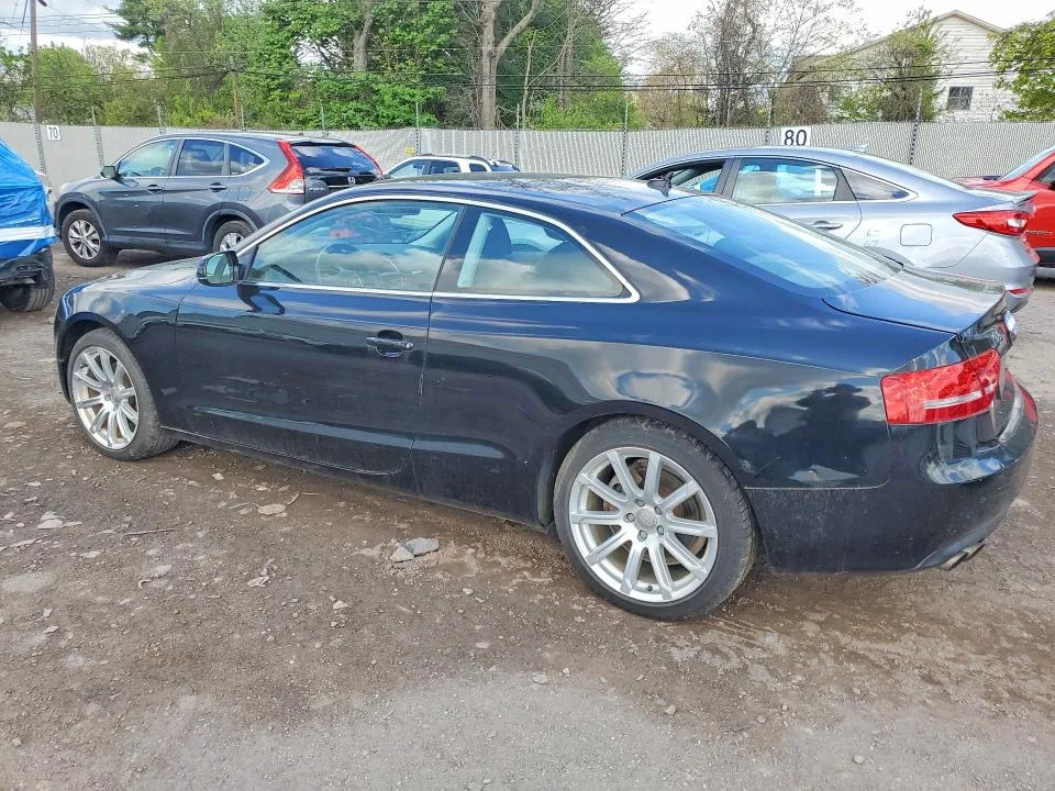WAULFAFR6BA008556 — 2011 AUDI A5 photo 2