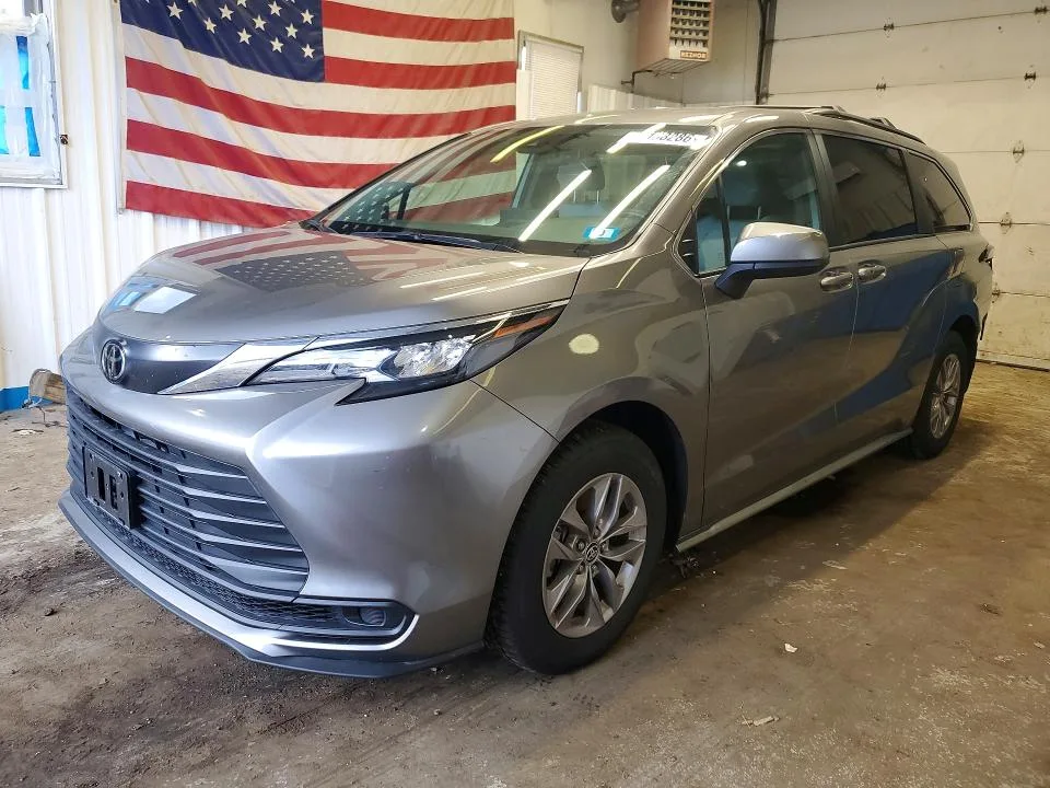 5TDKSKFC6TS240493 — 2026 TOYOTA SIENNA