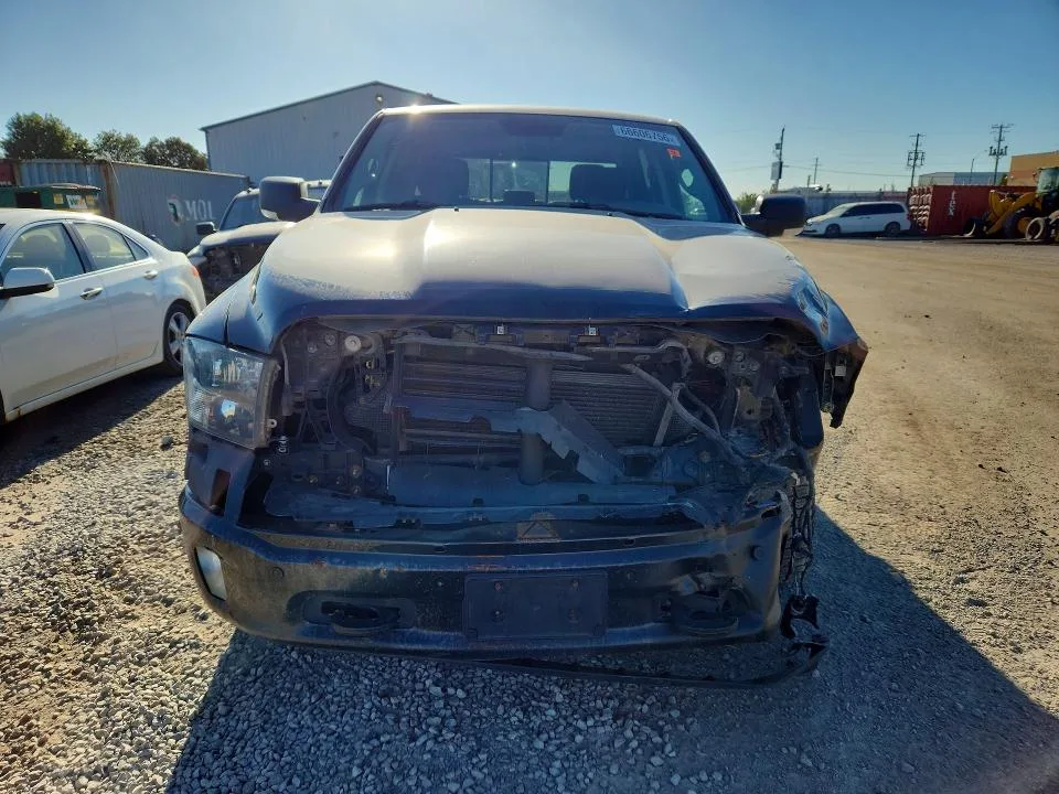 1C6RR7LM3JS329325 — 2018 RAM 1500 photo 5