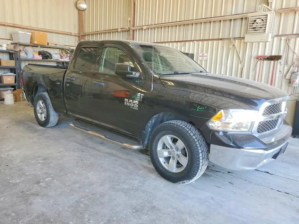 1C6RR6FG7KS555417 — 2019 RAM 1500 CLASSIC photo 4
