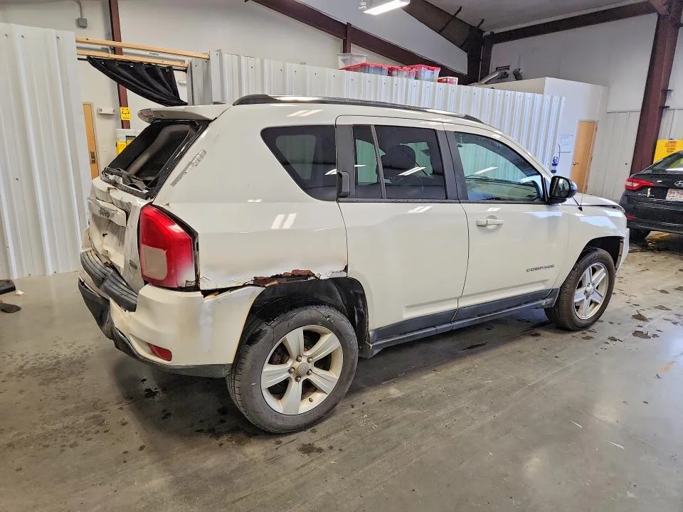 1J4NF1FB8BD283370 — 2011 JEEP COMPASS photo 3