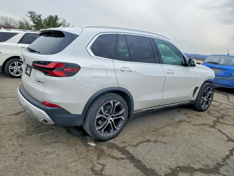 5UX23EU0XR9U65853 — 2024 BMW X5 photo 3