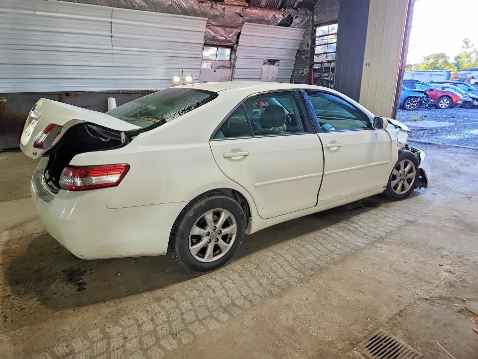4T4BF3EK4BR177988 — 2011 TOYOTA CAMRY photo 3