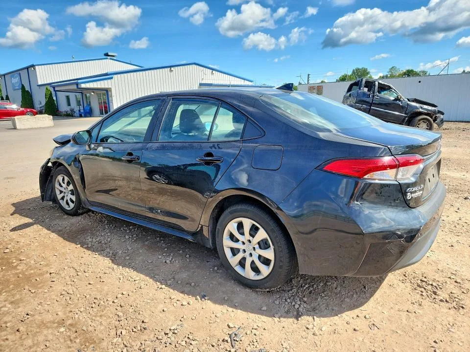5YFEPMAE8NP340884 — 2022 TOYOTA COROLLA photo 2